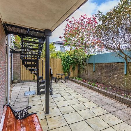 4 Bed City House With Private Garden And Parking Winchester Buitenkant foto