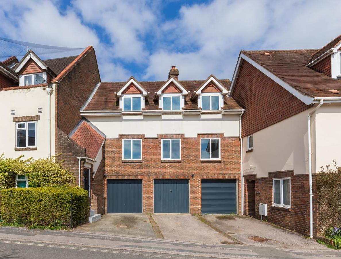 4 Bed City House With Private Garden And Parking Winchester Buitenkant foto