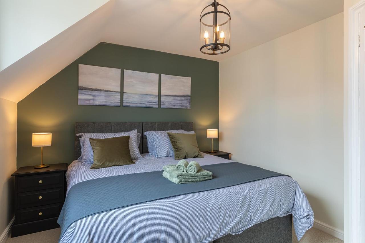 4 Bed City House With Private Garden And Parking Winchester Buitenkant foto